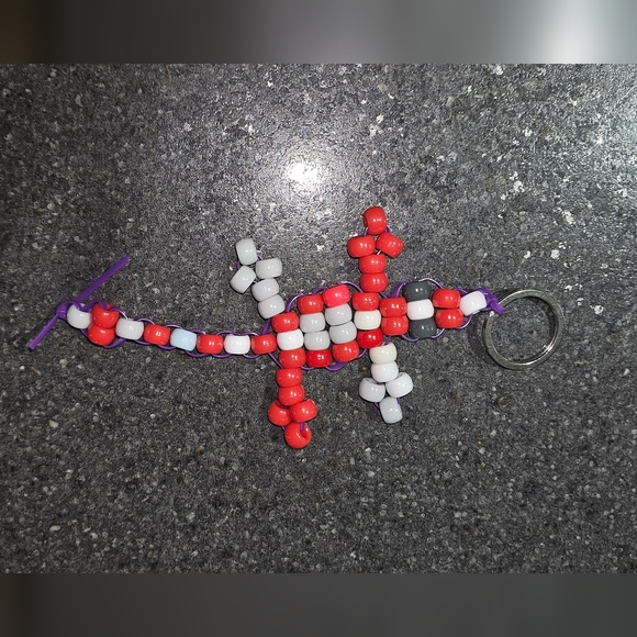 Custom keychain. All earnings will be donated to the FaerieLand Rescue. - Picture 9 of 12